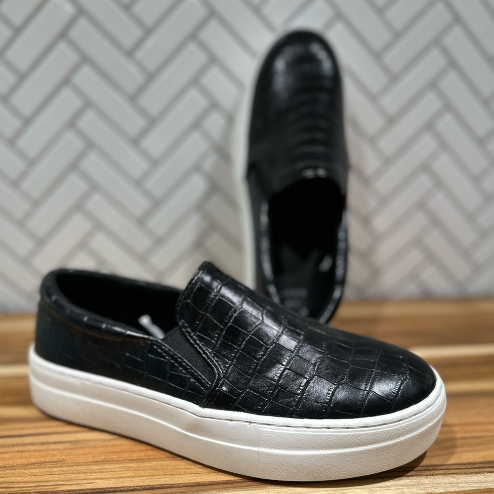 A New Day Black Faux Leather Slip On Shoes Size 7.5 EUC